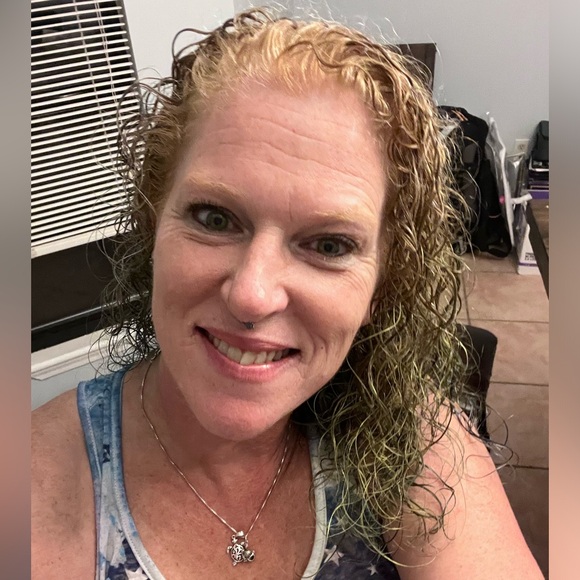 Meet your Posher, Ginny - Picture 4 of 8